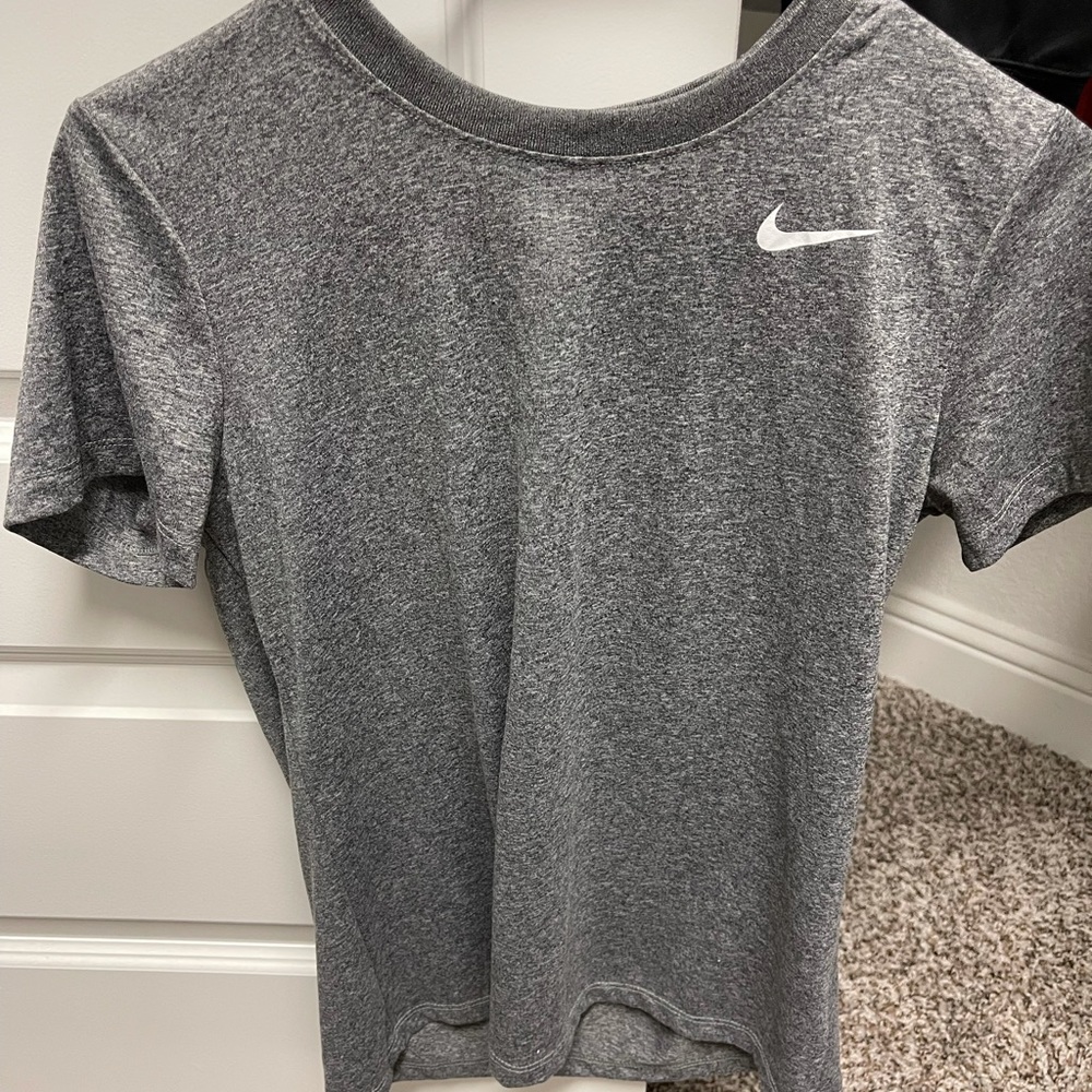 Women’s Nike dryfit shirt